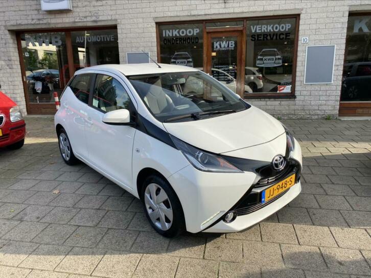 Toyota Aygo 1.0 12V X-play 5deurs 2016 Wit airco camera 