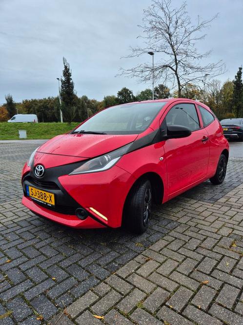 Toyota Aygo 1.0  3deurs 2015 nieuwe APK 68000km