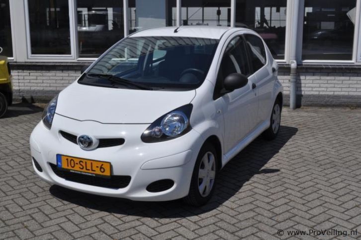 Toyota Aygo 1.0 5DRS bj 2011 in veiling bij ProVeiling