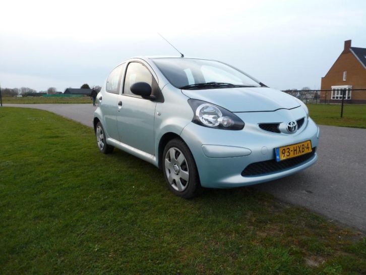 Toyota Aygo 1.0 - Recent grote beurt - 5 deurs