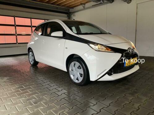 Toyota Aygo 1.0 VVT-i 69pk 5D x-play 2018 Wit