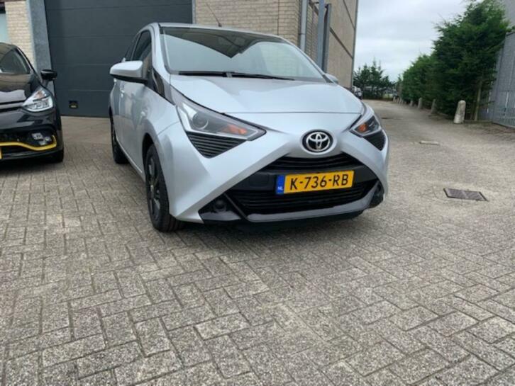 Toyota Aygo 1.0 Vvt-i 72pk 5D 2021 Grijs 6454km leer airco