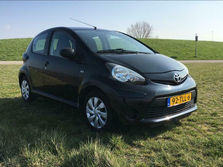 Toyota Aygo 1.02012Zwart74.000 km5 DeursAirco