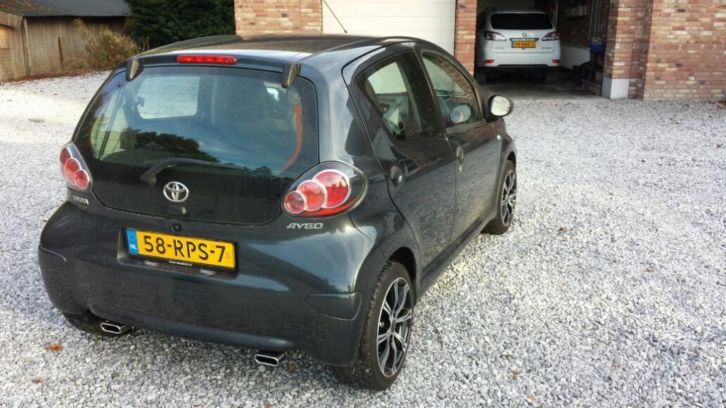 Toyota Aygo 5DRS 2011 Grijs incl. full map groot navigatie