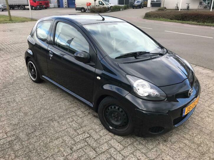 toyota aygo bj 2010 3 deurs met nieuwe apk