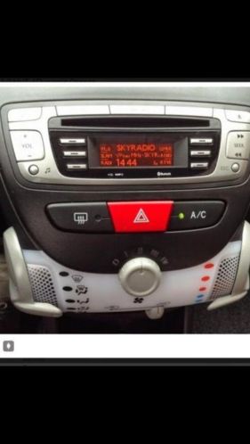 Toyota Aygo radiocdBluetooth speler in nieuw staat 