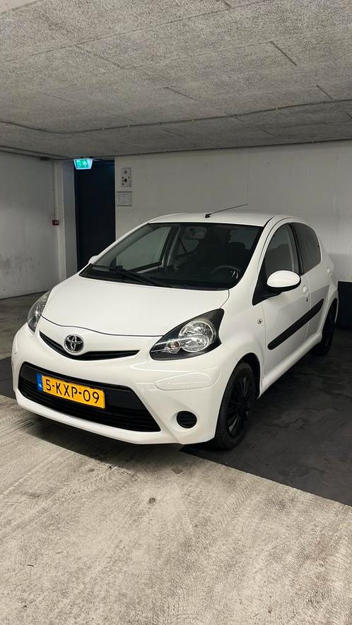 Toyota Aygo uit 2013 met nieuwe APK Veel opties..