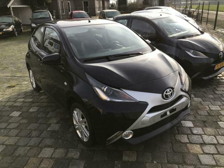 Toyota Aygo X Play 7-12-2017 groot scherm