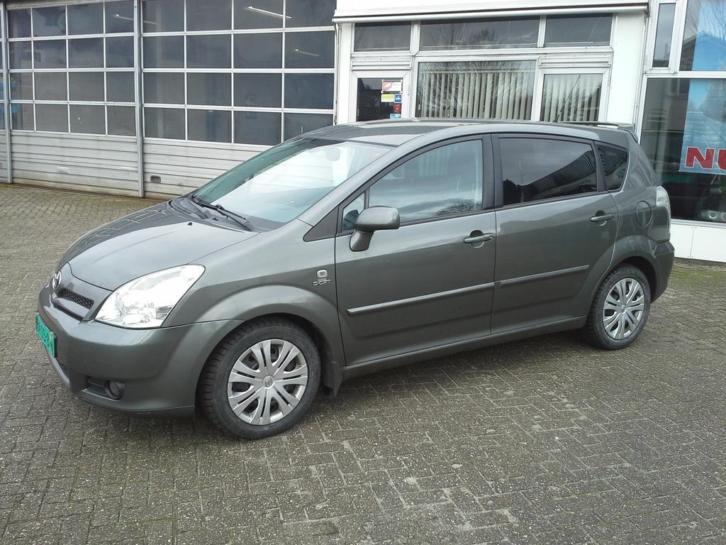Toyota Corolla Verso 2.2 D-4d D-cat Linea Luna 7P 2006 Grijs