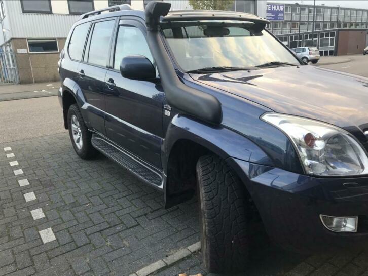 Toyota Land Cruiser 3.0 D-4d Executive 5DR AUT 2004 full 8 p