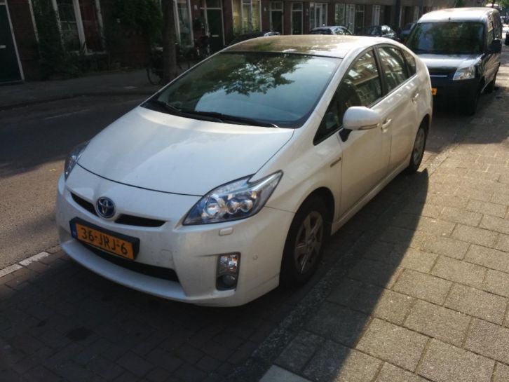 Toyota Prius 1.8 Dynamic Wit Parelmoer met Solar Roof