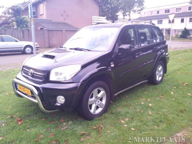 Toyota rav4 gereserveerd ,,gereserveerd2.0 D4-D Sol 5drs  zeer mooi bullbar en sidebar