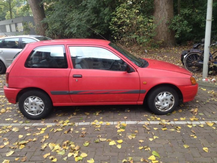 Toyota Starlet 1.3 16V 1997 Rood