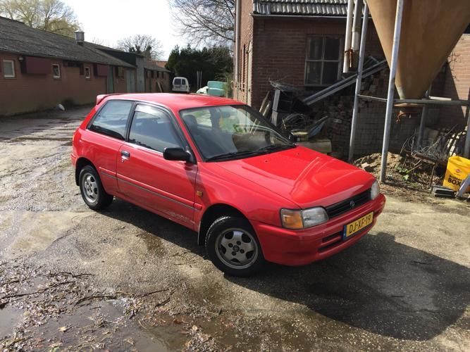 Toyota Starlet 1.3 SI DIT WEEKENDT 600EURO GOED ONDERHOUDEN