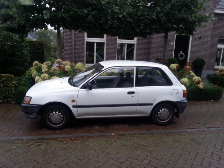 Toyota Starlet 1.3 XLI 12V E2 1993 Wit