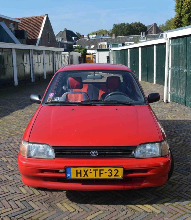 Toyota Starlet 1.3 XLI 12V E2 1994 Rood