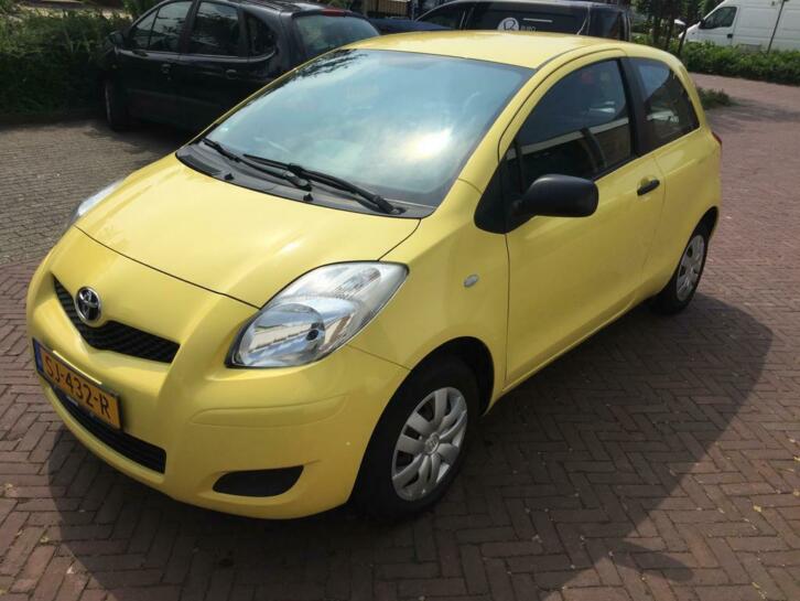 Toyota Yaris 1.0 12V Vvt-i 3DR Terra 2009 Geel  APK