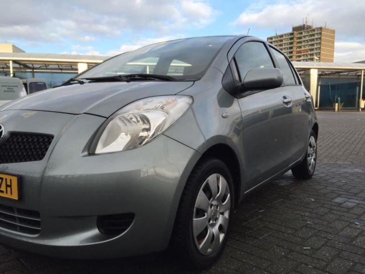 Toyota Yaris 1.0 12V VVT-I 5DR 2007 Grijs