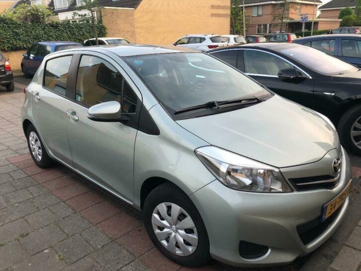 Toyota Yaris 1.0 12V Vvt-i 5DR 2012 Grijs Metallic 132.779 k