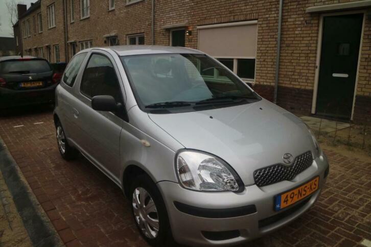 Toyota Yaris 1.0 16V VVT-I Terra 2004 Grijs Metallic