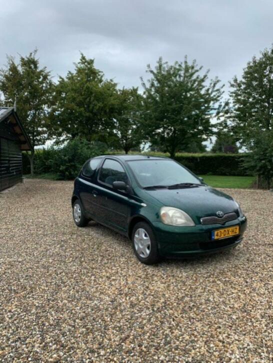 Toyota Yaris 1.0 16V Vvti 3DR SOL 2000 Groen