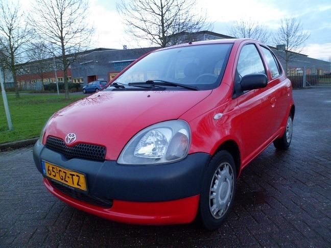 Toyota Yaris 1.0 16V Vvti 5DR Terra 2001 Rood