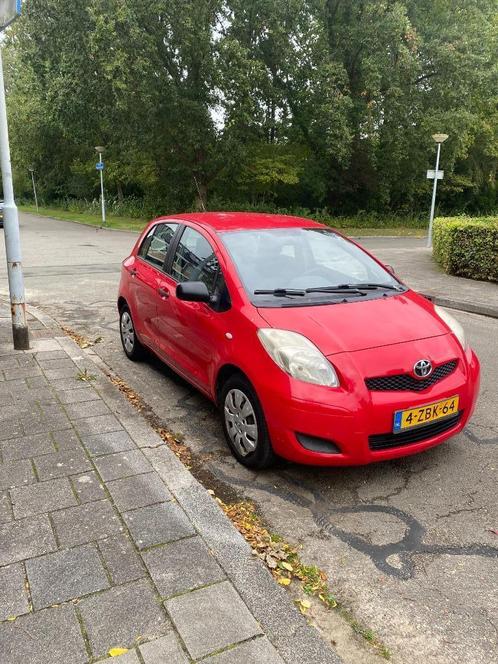 Toyota Yaris 1.0 5P Entry 2011 Rood