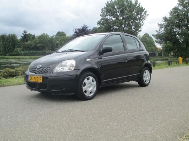 Toyota Yaris 1.0 VVT-i Linea Terra  CV  5-DRS  N.A.P  75