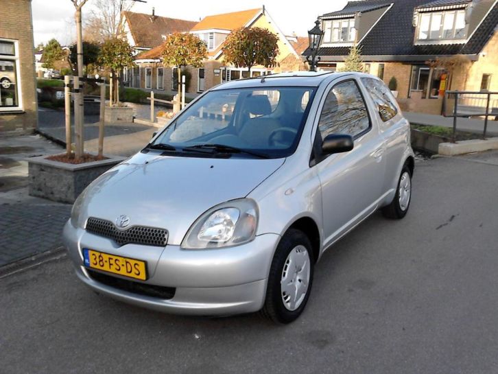 Toyota Yaris 1.3 16V 3DR Linea Luna 2000 Grijs