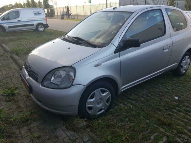 Toyota Yaris 1.3 16V 3DR Linea Luna 2002 Grijs
