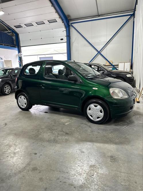 Toyota Yaris 1.3 16V 3DR Linea SOL AUT 2000 Groen