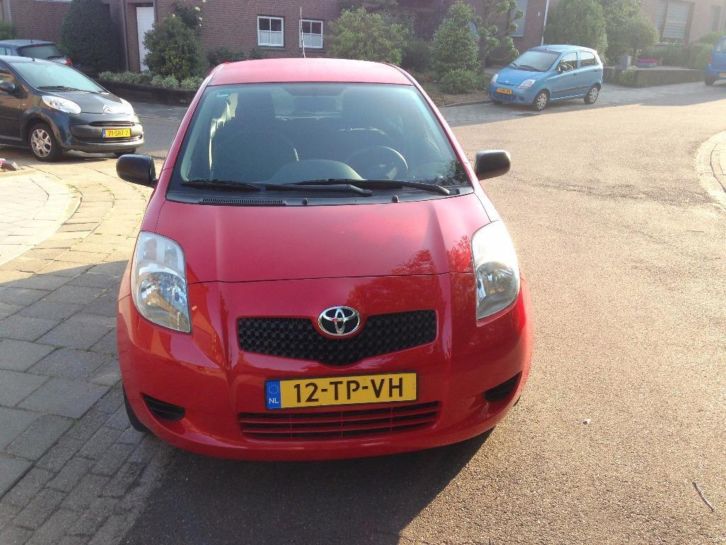 Toyota Yaris 1.3 16V Vvt-i 2007 Rood