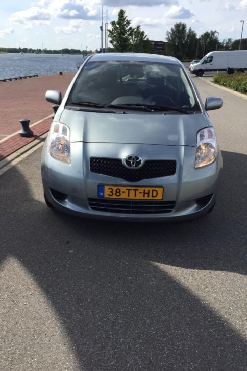 Toyota Yaris 1.3 16V Vvt-i 3DR MMT 2007 Grijs AIRCO