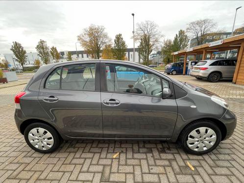 Toyota Yaris 1.3 16V Vvt-i  5 drs Grijs (2009), top staat