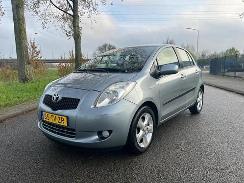 Toyota Yaris 1.3 16V Vvt-i 5DR 2007 Grijs NIEUWE APK 