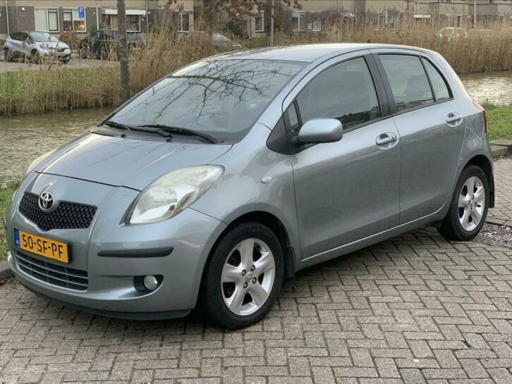 Toyota Yaris 1.3 16V Vvt-i 5DR SOL MMT 2006 Grijs Automaat