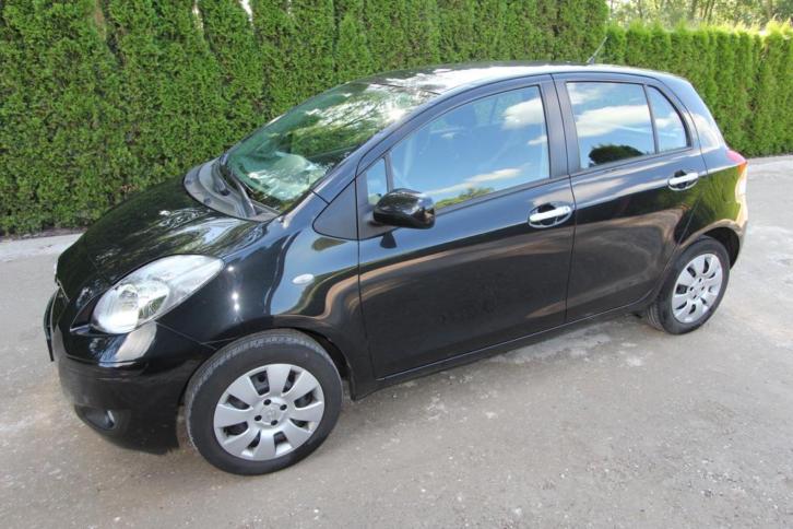 TOYOTA YARIS 1.3 16V Vvt-i ASPIRATION BJ2010 AUTOMAAT AIRCO