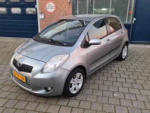 Toyota Yaris 1.3 16V Vvt-i Automaat Luxe Uitvoering..