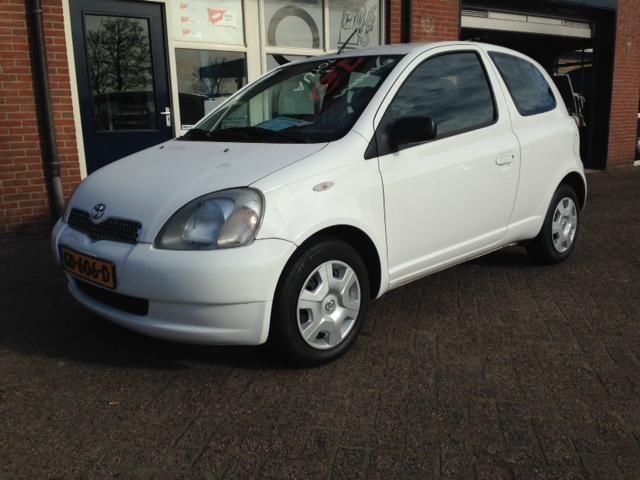 Toyota Yaris 1.3-16V VVT-i Sol automaat 27000 km (bj 2001)