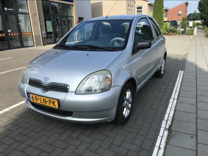 Toyota Yaris 1.3 16V VVTI 3Deurs 2001 Grijs Metallic, APK