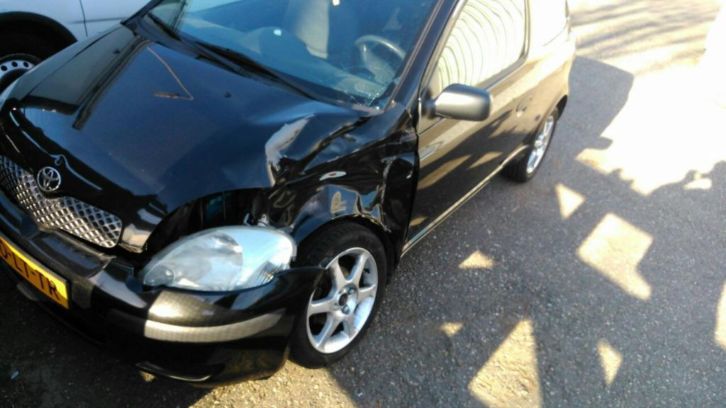 Toyota Yaris 1.3 16V Vvti 3DR Linea Terra 2003 Zwart