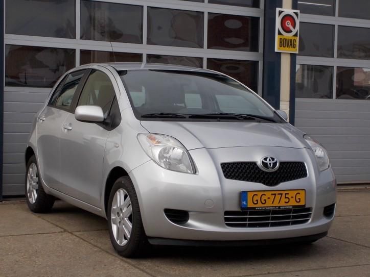 Toyota Yaris 1.3 VVTi Sol MMT Automaat. 5 Deurs, Airco, Elek