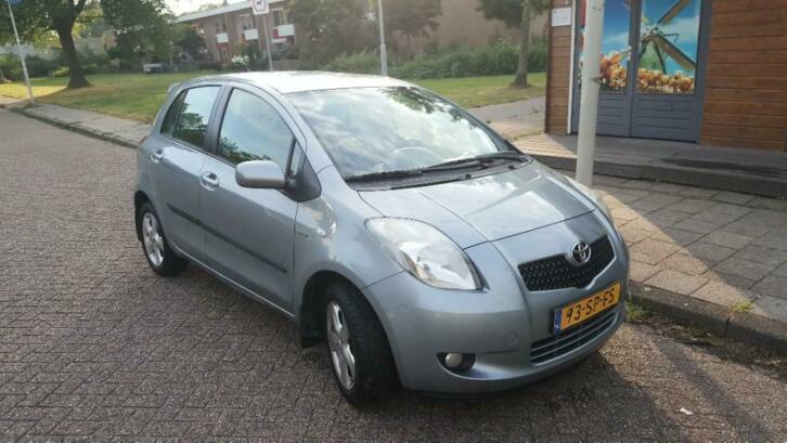 Toyota Yaris 1.4 D-4d 5DR SOL MMT 2006 Grijs NAP aanwezig