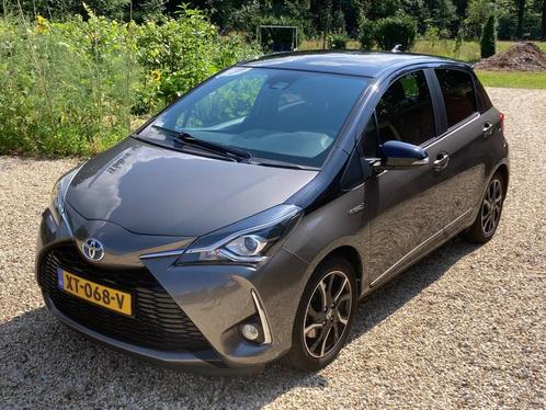 Toyota Yaris 1.5 Hybrid 100pk 5D CVT 2018 Grijs Bi-Tone