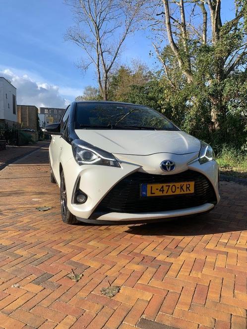 Toyota Yaris 1.5 Hybrid Bitone 100pk CVT 2018 Wit trekhaak
