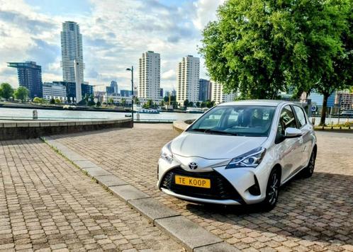 Toyota Yaris 1.5 Vvt-i 2019 Grijs met Ambilight - Xenonlicht