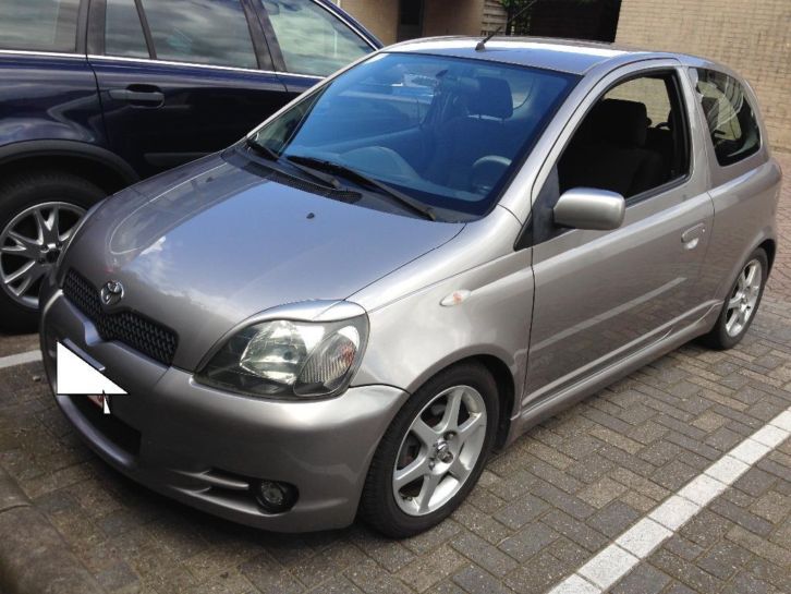 Toyota Yaris sport uitvoering met Carpas