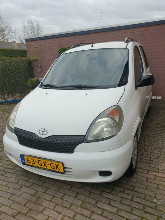 Toyota Yaris Verso 1.3 16V Vvti 2001 Wit met trekhaak