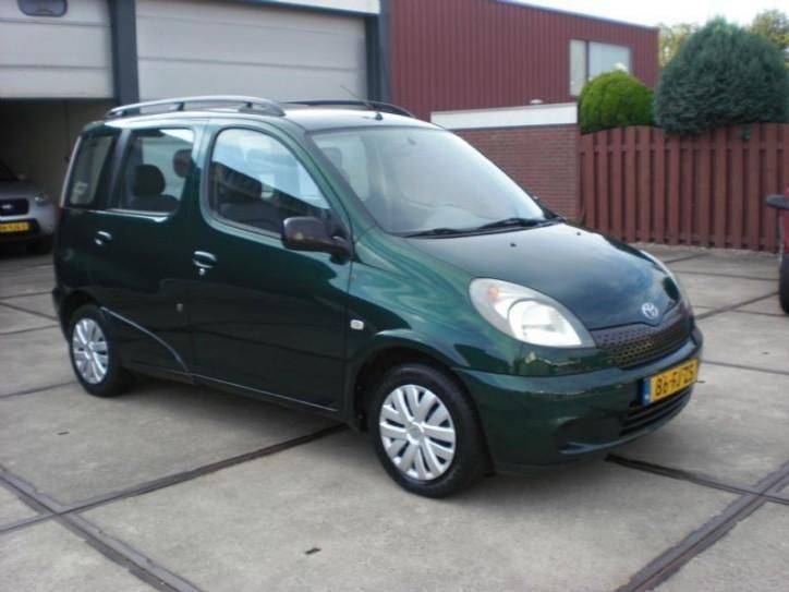 Toyota Yaris Verso 1.3 16v VVTI -5 DRS-APK 03.2015-BJ 2000