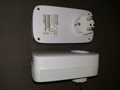 TP-LINK 3-port Gigabit passthrough powerline adapter - TL-PA